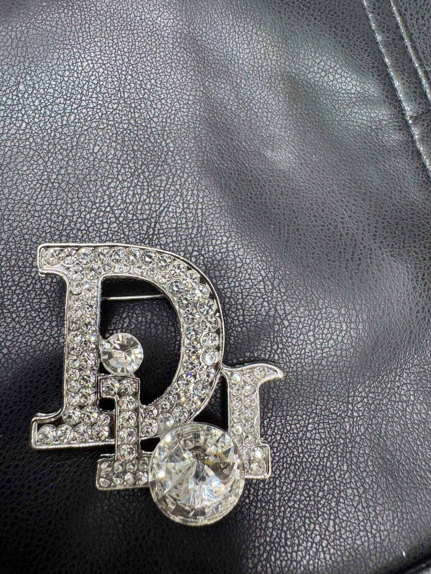 Dio.r brooch