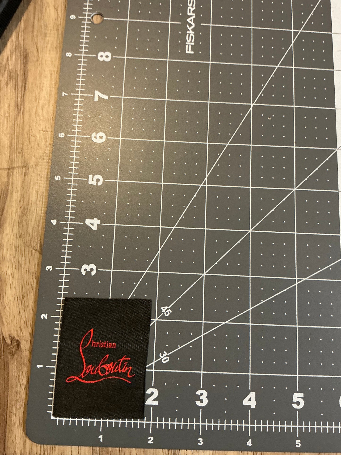 Cl black & red Tag